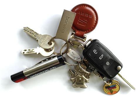 Schlüsseldienst - Kosten für Autotürschlüssel-Nachfertigung